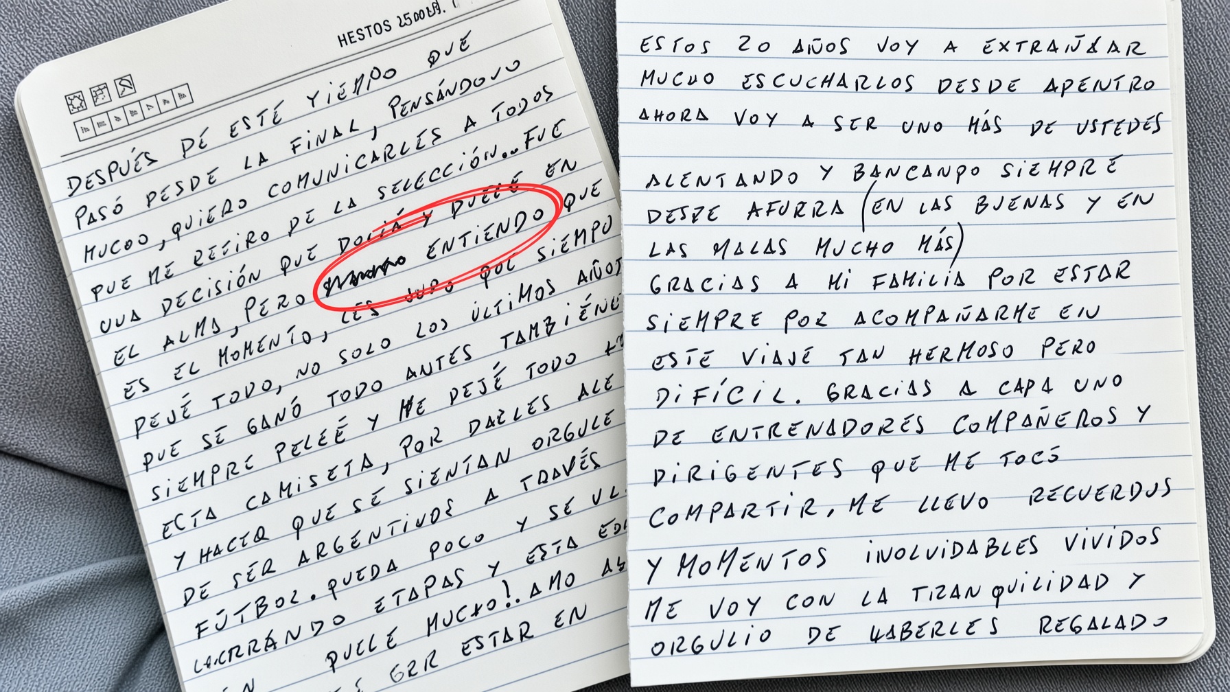 Carta manuscrita de Messi sobre un cuaderno rayado